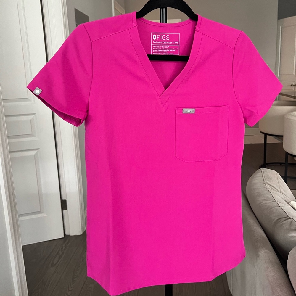 Figs Women's Vivid Pink Short Sleeve Top